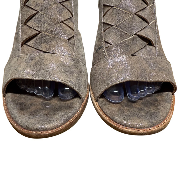 SOFFT McKenna Women's 9M Peep Toe Heeled Sandals Smoked Suede Metallic Shoes - Picture 9 of 16